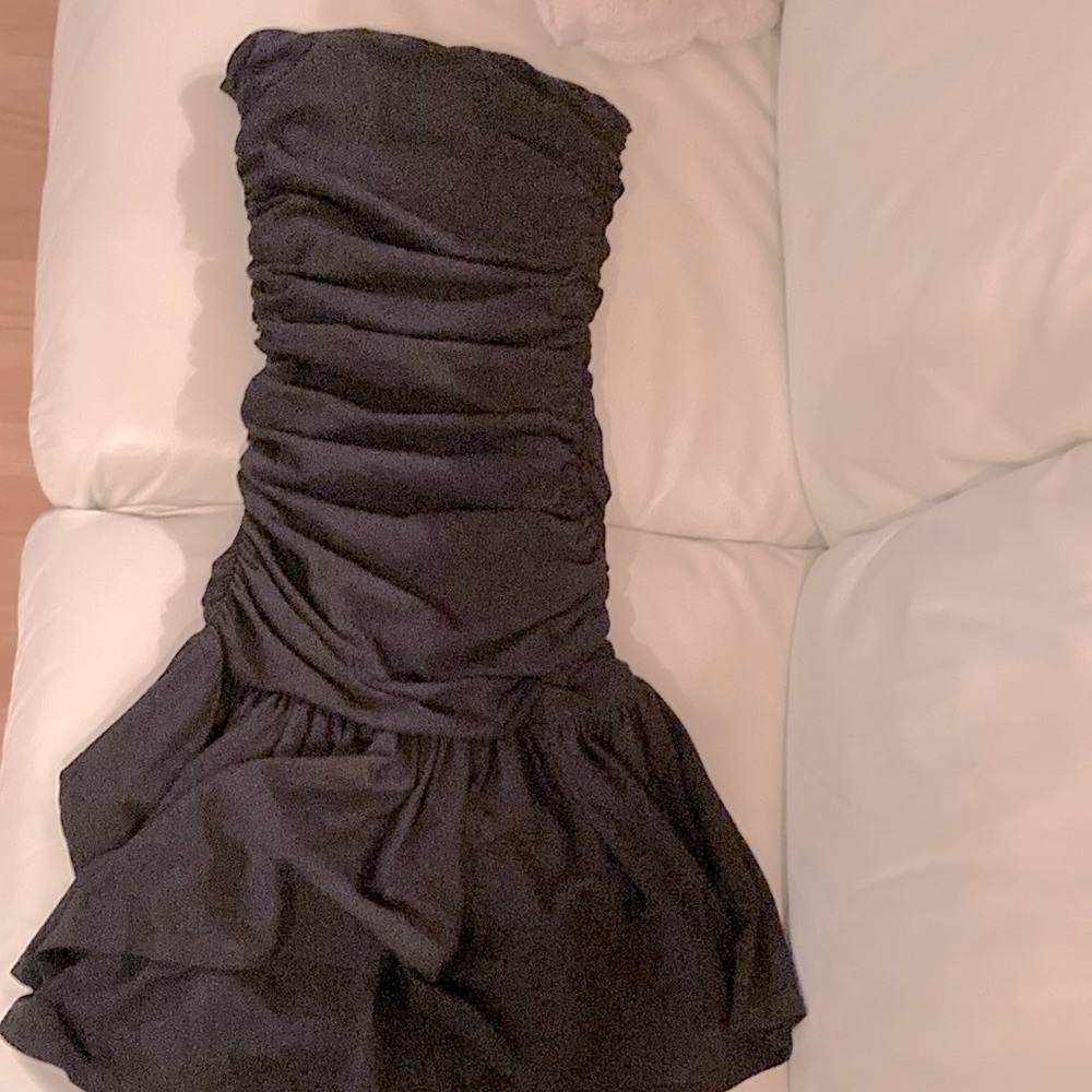 DARE TO WEAR THIS LITTLE BLACK DRESS THAT WILL TURN HEADS